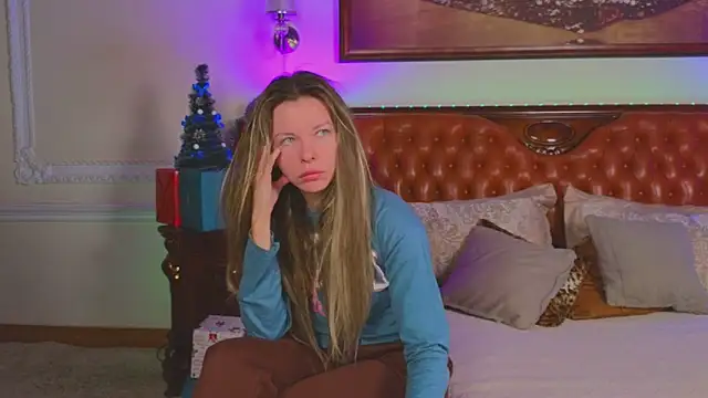 Real Tini online show from 12-18-25, 06:08