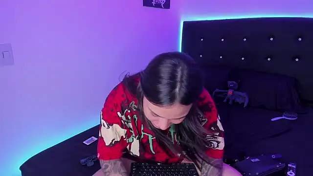 Snapshot of sweett_dirty chatting on 05-17-26, 03:08 sweett dirty online show from 05-17-26, 03:08