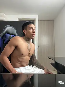 Snapshot of sendfer chatting on 02-16-25, 03:04 sendfer online show from 02-16-25, 03:04