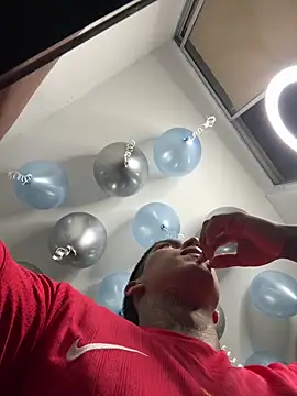 Snapshot of sendfer chatting on 03-05-25, 03:40 sendfer online show from 03-05-25, 03:40