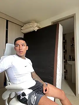 Snapshot of sendfer chatting on 10-08-25, 08:28 sendfer online show from 10-08-25, 08:28