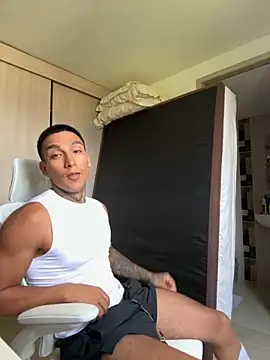 Snapshot of sendfer chatting on 10-17-25, 08:33 sendfer online show from 10-17-25, 08:33