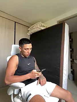 Snapshot of sendfer chatting on 10-27-25, 08:13 sendfer online show from 10-27-25, 08:13