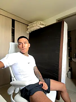 Snapshot of sendfer chatting on 10-28-25, 08:22 sendfer online show from 10-28-25, 08:22