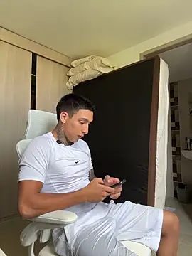 Snapshot of sendfer chatting on 11-04-25, 08:41 sendfer online show from 11-04-25, 08:41