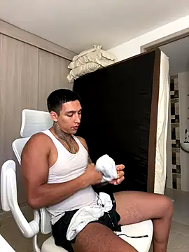 Snapshot of sendfer chatting on 11-08-25, 03:07 sendfer online show from 11-08-25, 03:07