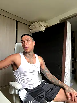 Snapshot of sendfer chatting on 11-24-25, 07:46 sendfer online show from 11-24-25, 07:46