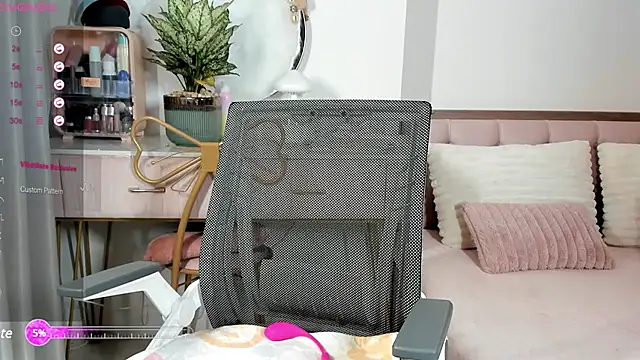 Snapshot of _Joliie_ chatting on 03-03-25, 03:53  Joliie  online show from 03-03-25, 03:53