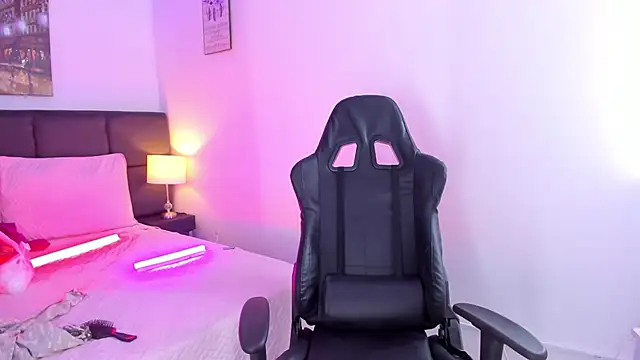 Snapshot of Megan_Miles02 chatting on 03-23-25, 06:05 Megan Miles02 online show from 03-23-25, 06:05