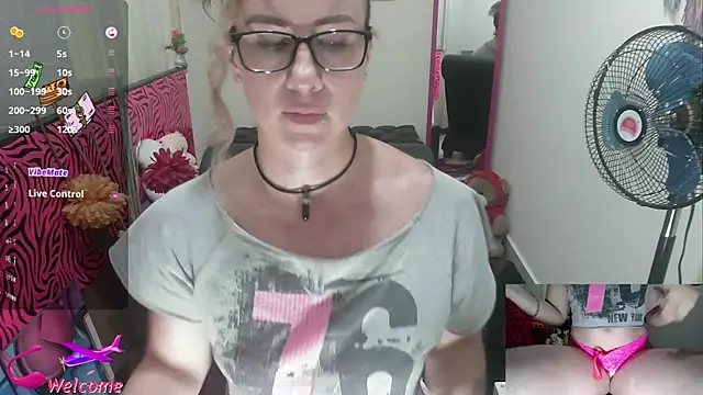 ViickySexy online show from 09-17-25, 07:37