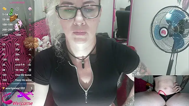 ViickySexy online show from 11-25-25, 07:47
