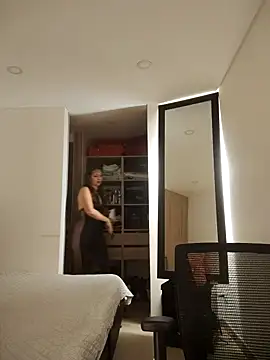 tata laima   online show from 10-31-25, 02:40