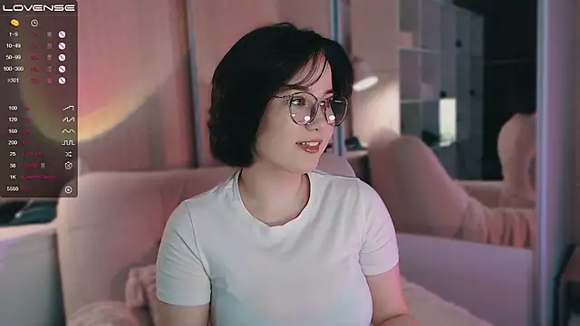 LissaLarsson  online show from 12-04-24, 05:11