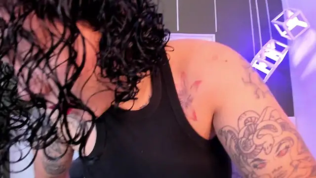 Alexxxholy online show from 02-18-25, 01:44