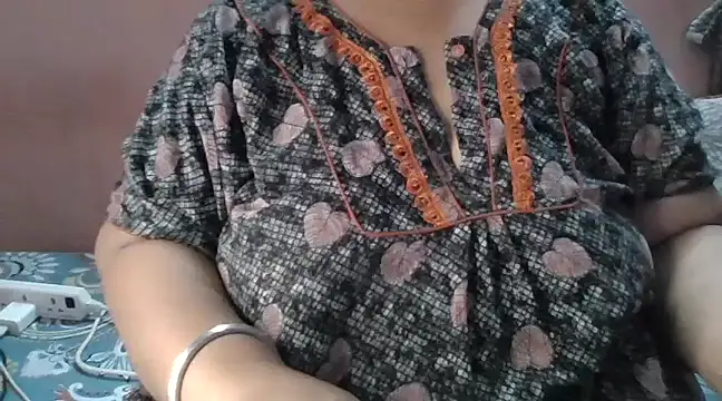 Snapshot of Ravina_patil1 chatting on 01-12-25, 11:15 Ravina patil1 online show from 01-12-25, 11:15