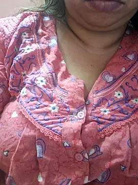 Snapshot of Ravina_patil1 chatting on 03-04-25, 07:01 Ravina patil1 online show from 03-04-25, 07:01