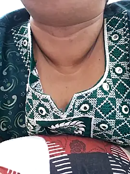 Snapshot of Ravina_patil1 chatting on 09-25-25, 10:57 Ravina patil1 online show from 09-25-25, 10:57