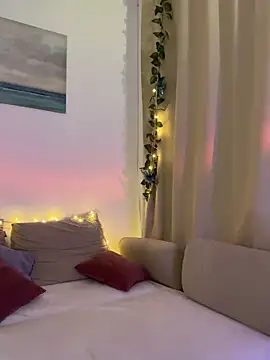 LunaRase online show from 01-11-25, 12:50