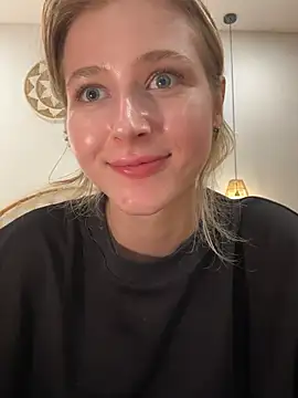 LunaRase online show from 03-03-25, 02:04