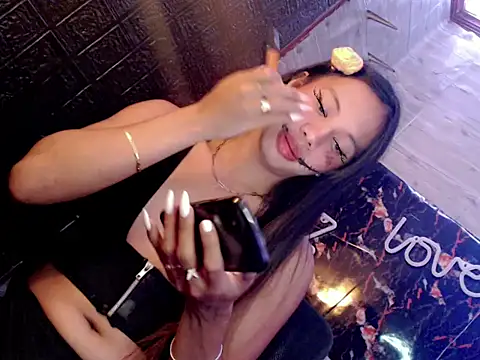 whiteladyboy online show from 10-29-25, 07:04