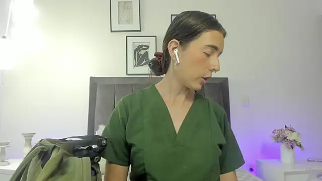 Snapshot of helen_mooree chatting on 07-17-26, 01:18 helen mooree online show from 07-17-26, 01:18