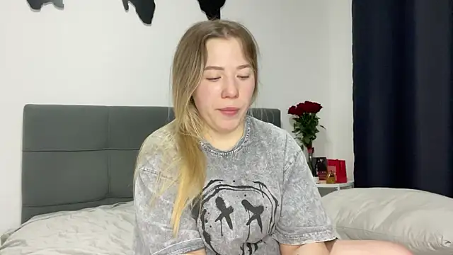 Embersweetbunny online show from 02-10-25, 06:45