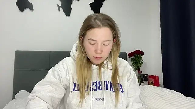 Embersweetbunny online show from 02-12-25, 09:54