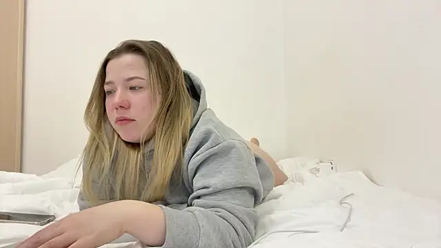 Embersweetbunny online show from 03-10-25, 03:52