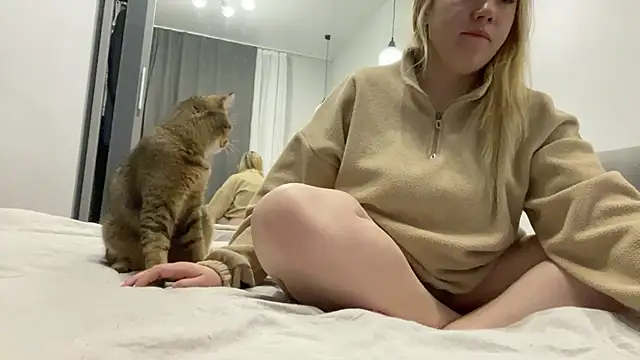 Embersweetbunny online show from 10-20-25, 01:28