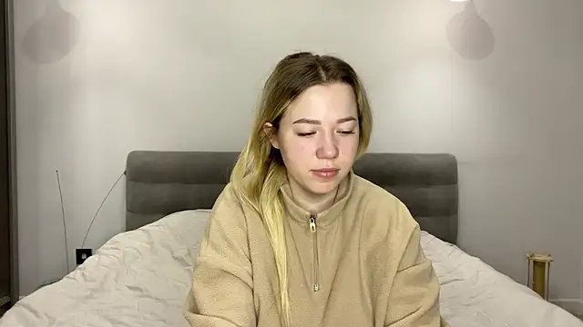 Embersweetbunny online show from 01-12-26, 06:29