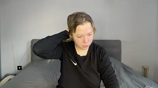 Embersweetbunny online show from 01-19-26, 07:23