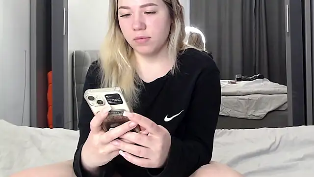 Embersweetbunny online show from 02-01-26, 06:23