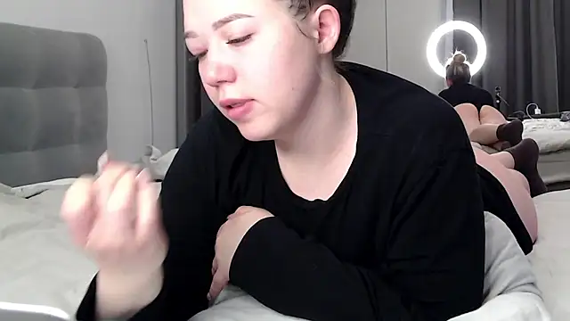 Embersweetbunny online show from 02-03-26, 06:22