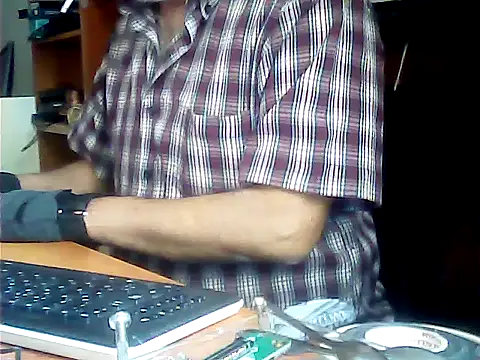 Snapshot of zormen355 chatting on 06-08-26, 03:23 zormen355 online show from 06-08-26, 03:23