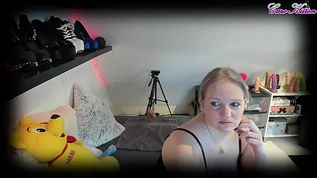 Snapshot of caro_kitten chatting on 02-15-25, 10:22 caro kitten online show from 02-15-25, 10:22