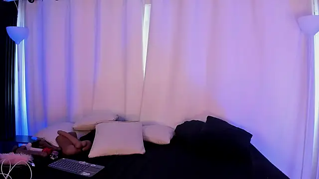 Emiilycollins online show from 01-12-26, 03:50