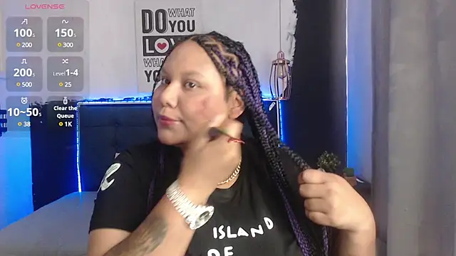 Snapshot of Alisteresa_ chatting on 12-26-24, 03:53 Alisteresa online show from 12-26-24, 03:53