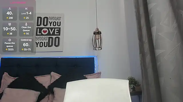 Snapshot of Alisteresa_ chatting on 01-18-25, 07:15 Alisteresa online show from 01-18-25, 07:15