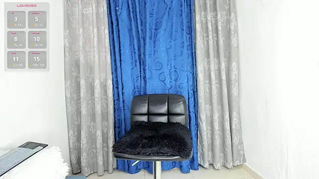 Snapshot of Alannis_Blue1 chatting on 06-18-26, 05:50 Alannis Blue1 online show from 06-18-26, 05:50