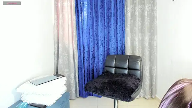 Snapshot of Alannis_Blue1 chatting on 06-26-26, 05:17 Alannis Blue1 online show from 06-26-26, 05:17