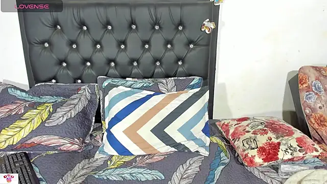 Darlyquenn11 online show from 12-23-24, 06:00