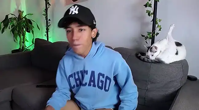 Ostin18hot online show from 12-13-24, 01:37