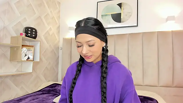Anniie Queen online show from 05-15-26, 03:35