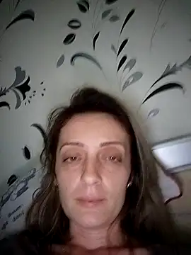 Snapshot of SophyGirl chatting on 12-18-25, 01:39 SophyGirl online show from 12-18-25, 01:39