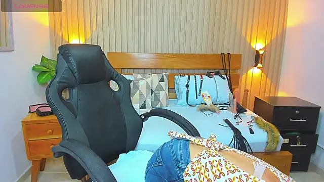 Snapshot of luciana_ballesteros_ chatting on 01-27-25, 12:16 luciana ballesteros online show from 01-27-25, 12:16