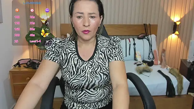 Snapshot of luciana_ballesteros_ chatting on 02-27-25, 12:34 luciana ballesteros online show from 02-27-25, 12:34