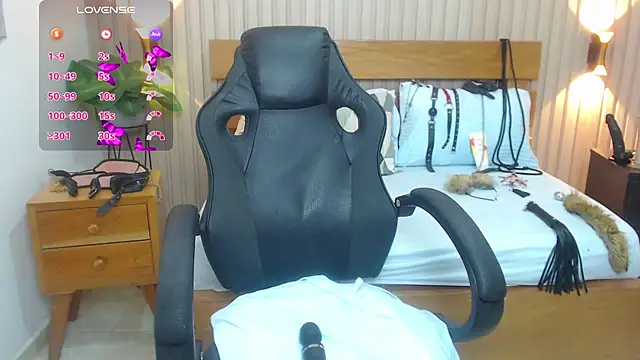 Snapshot of luciana_ballesteros_ chatting on 03-19-25, 12:23 luciana ballesteros online show from 03-19-25, 12:23