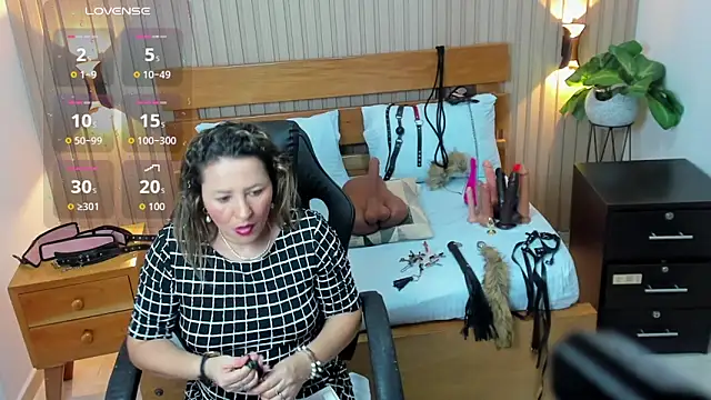 Snapshot of luciana_ballesteros_ chatting on 10-06-25, 12:24 luciana ballesteros online show from 10-06-25, 12:24