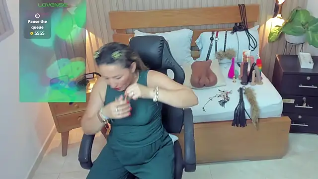 Snapshot of luciana_ballesteros_ chatting on 10-28-25, 12:19 luciana ballesteros online show from 10-28-25, 12:19