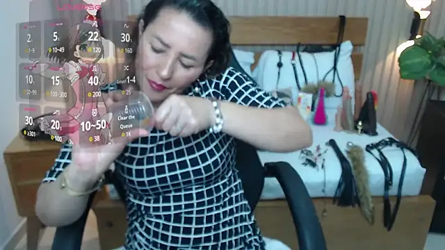 Snapshot of luciana_ballesteros_ chatting on 11-17-25, 12:33 luciana ballesteros online show from 11-17-25, 12:33